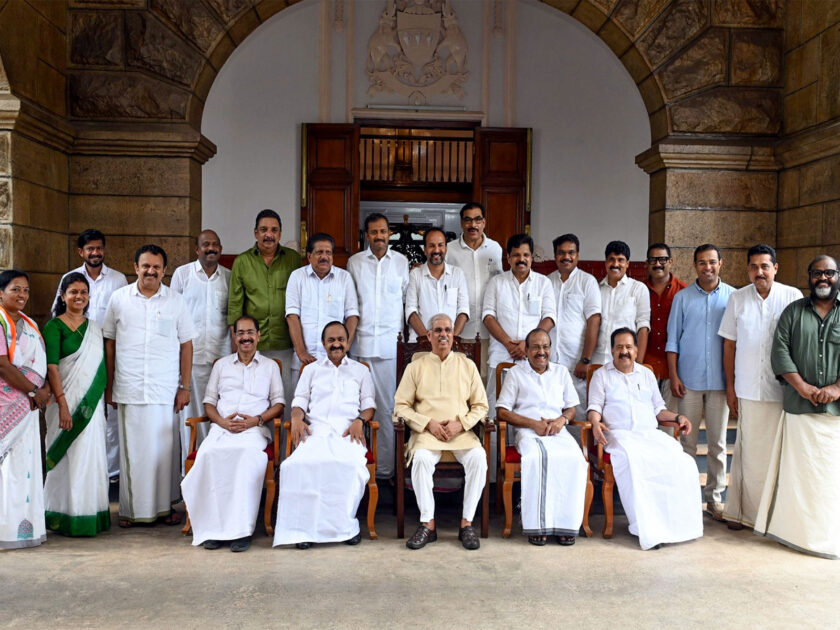 കേരള മുഖ്യമന്ത്രിയുടേയും മന്ത്രിമാരുടേയും വകുപ്പുകള്‍
